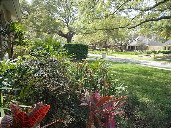 2nd image of 1411 Hounds Hollow Ct