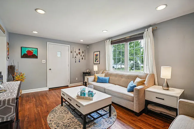 27 Edgewood Ave — Photo 9