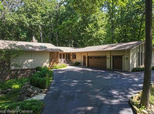 7500 Deerhill Dr, Clarkston, MI 48346