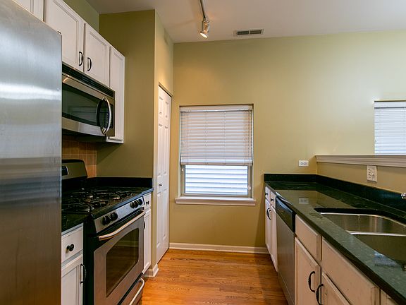 5th image of 811 S Kedzie Ave #2