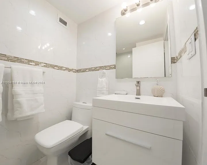 5601 Collins Ave #1603 — Photo 12