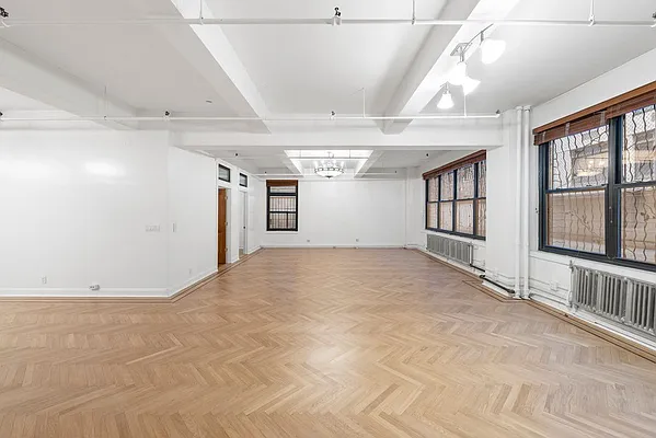 Sold by Nest Seekers International | media 9