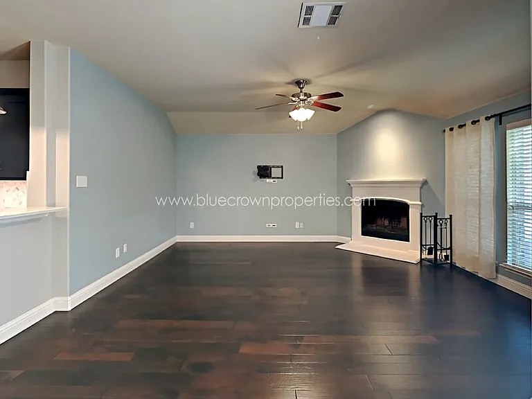 1103 Bexar Ave — Photo 2