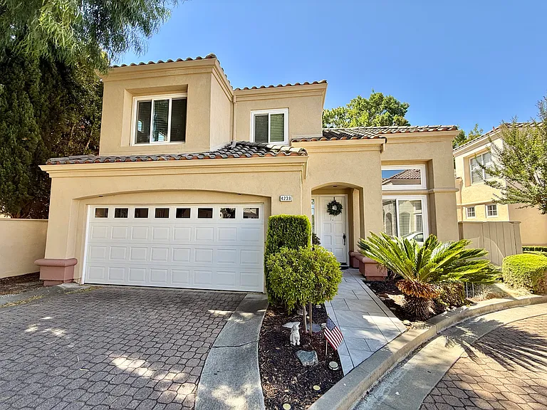 4238 Diavila Ave — Photo 1