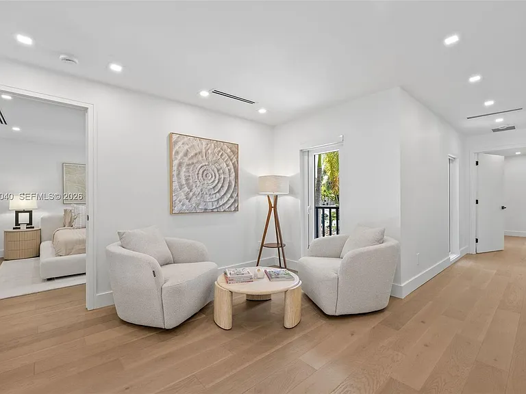 257 N Coconut Ln — Photo 17