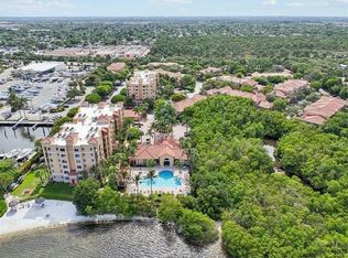 300 Scotia Dr APT 202, Hypoluxo, FL 33462