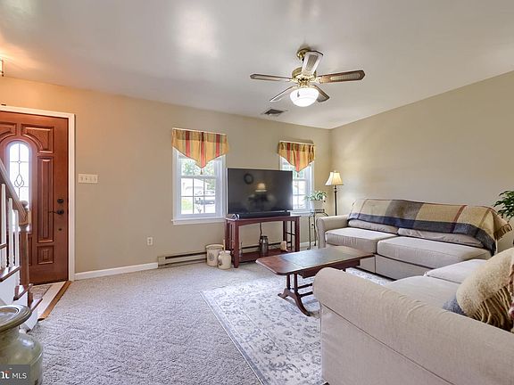 5th image of 209 Yorkshire Way