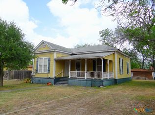 232 E Pine St, Seguin, TX 78155