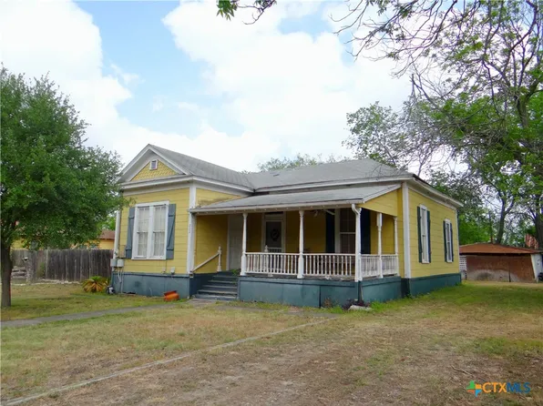 232 E Pine St, Seguin, TX 78155
