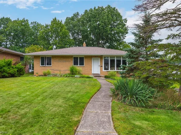 2600 Somia Dr, Parma, OH 44134