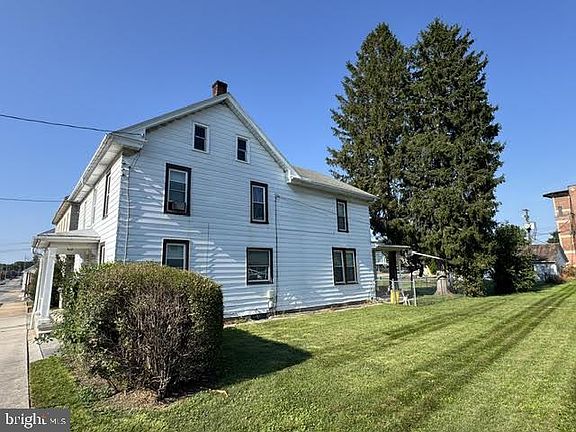 2nd image of 320 N Railroad St