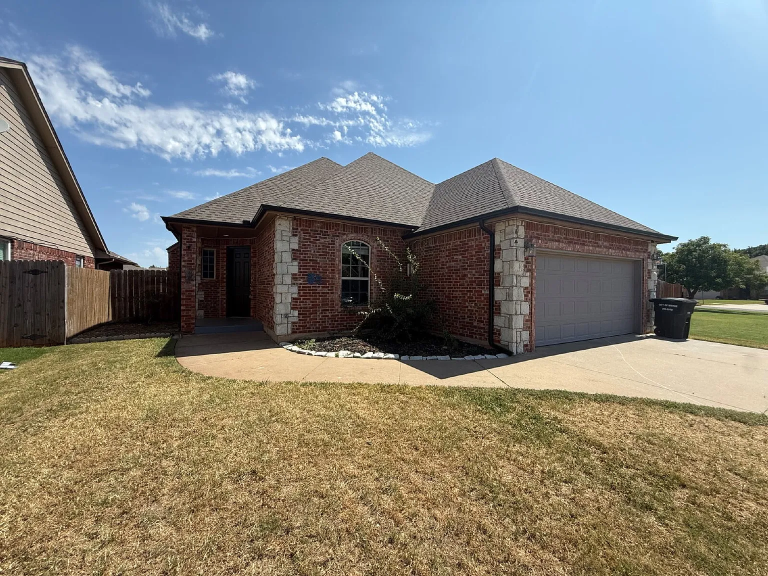 3 bed, 2.0 bath, 1947 sqft, $1,875 — Photo 2