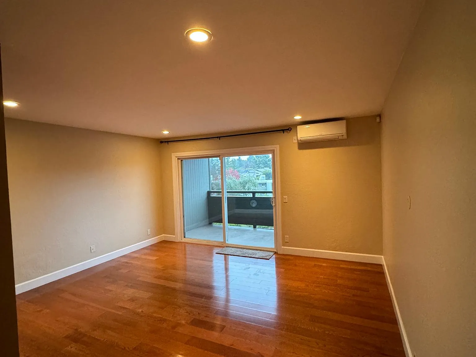 2 bed, 1.5 bath, 1016 sqft, $3,900 — Photo 4