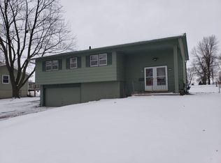 313 Newcastle Rd, Marshalltown, IA 50158