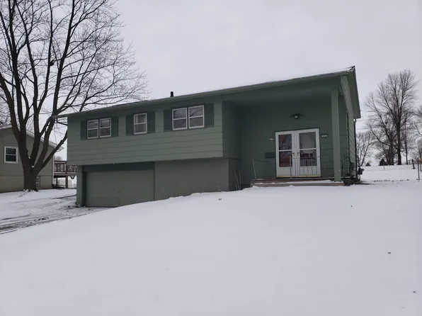 313 Newcastle Rd, Marshalltown, IA 50158