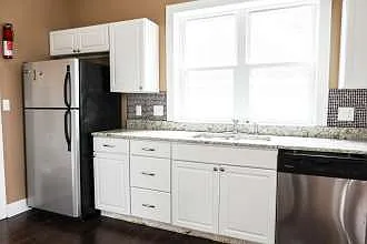 217 W Collins St #B — Photo 15