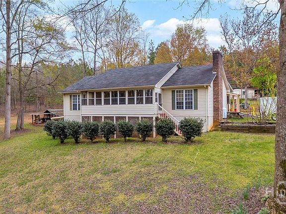 2nd image of 1718 Esco Road