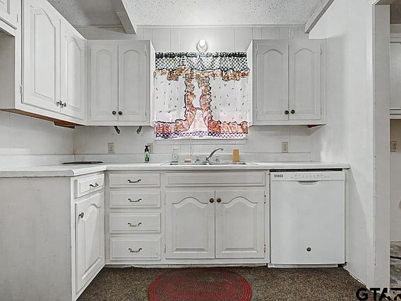3rd image of 219 Evergreen Rd