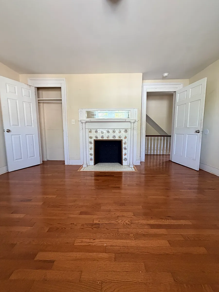 Building Photo - 133 Hobart St #2