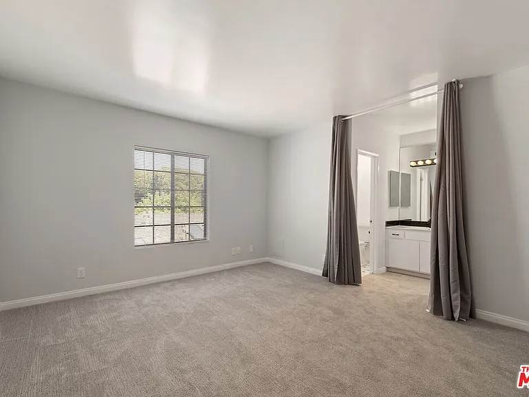 2337 Oak St #2 — Photo 27