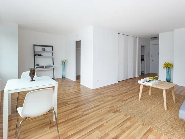 3671 Hudson Manor Terrace image 3 of 13