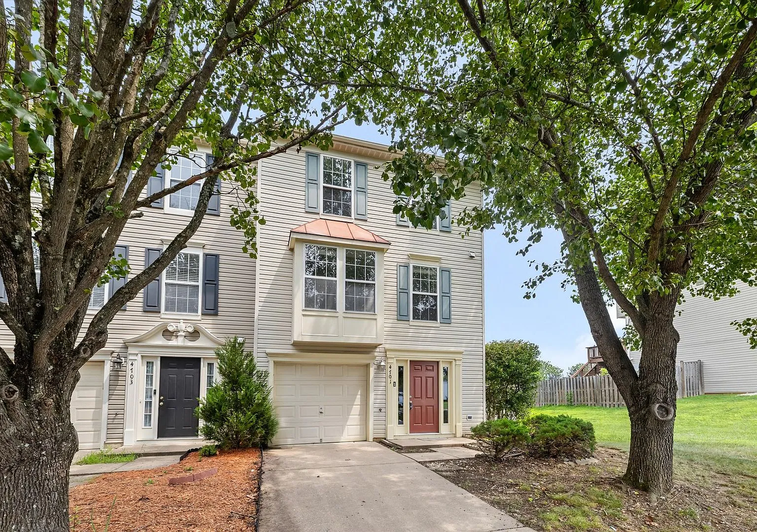 End-Unit Townhome in Spotsylvania! — Photo 1
