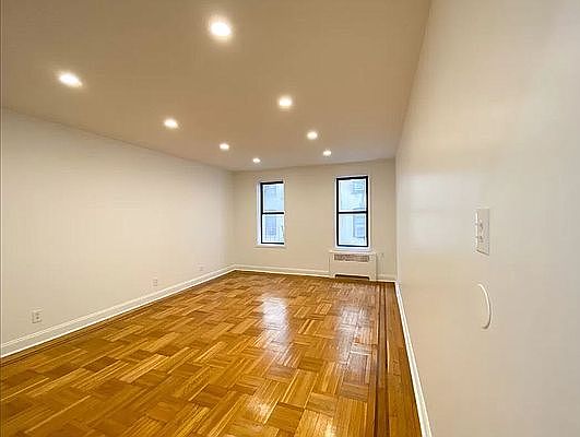 5th image of 50 E 19th St #D4
