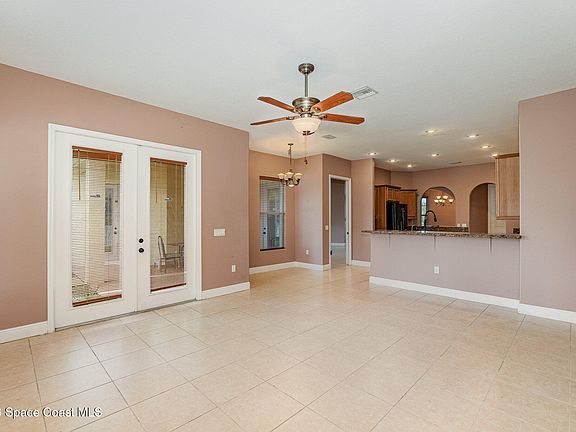 4th image of 291 Devlin Ct SE
