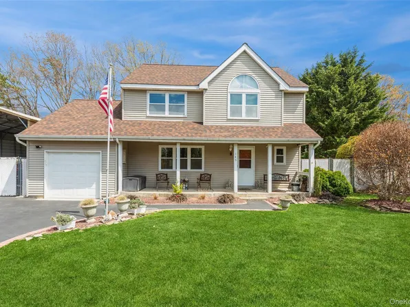 145 Bishop Lane, Holbrook, NY 11741