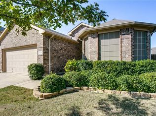 724 Middleglen Ct, Haslet, TX 76052