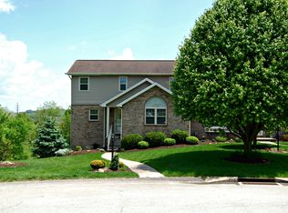 136 Country Barn Rd E, Houston, PA 15342