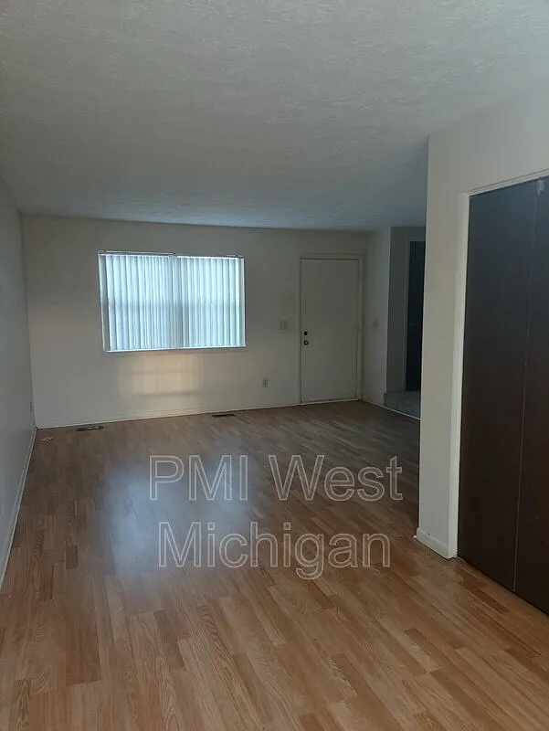 2 bed, 1.5 bath, $1,300 — Photo 2
