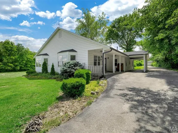 5837 Hill View Dr, Pacific, MO 63069