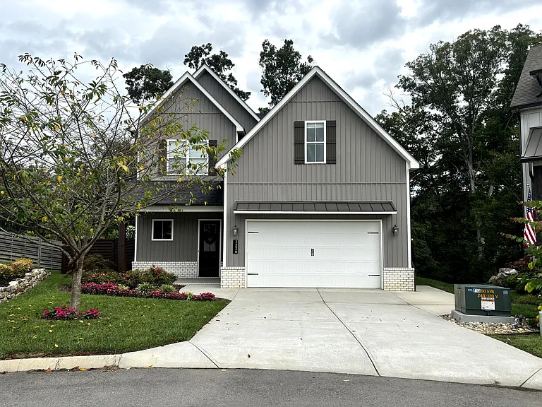 1226 Belle Pond Ave — Photo 2