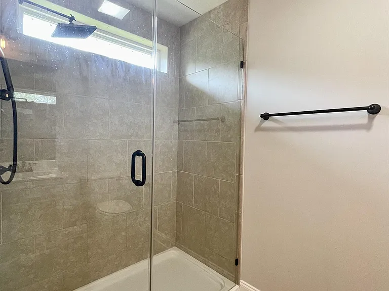80 Lakeview Dr E — Photo 16