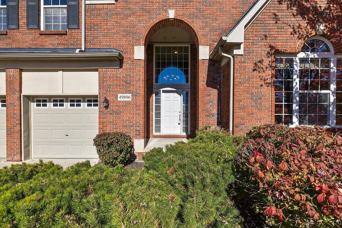 4 bed, 3.5 bath, 3068 sqft, $4,000 — Photo 2