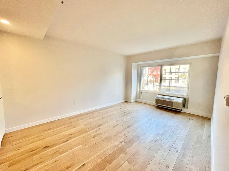 555 Waverly Ave #3G — Photo 7