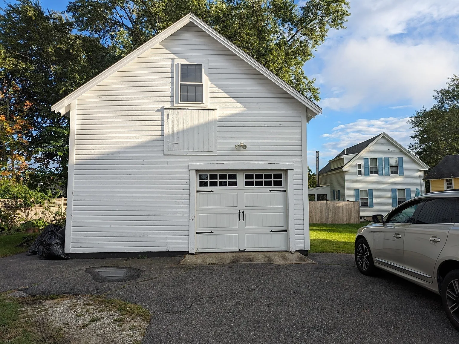 3 bed, 2.0 bath, 1516 sqft, $3,950 — Photo 3