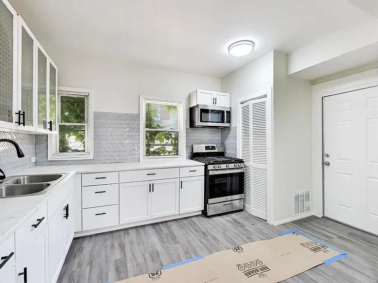 43 N Menard Ave #2 — Photo 37