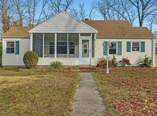 17 Cedarwood Dr, Toms River, NJ 08755