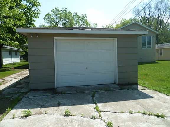 2nd image of 925 34th Ave N