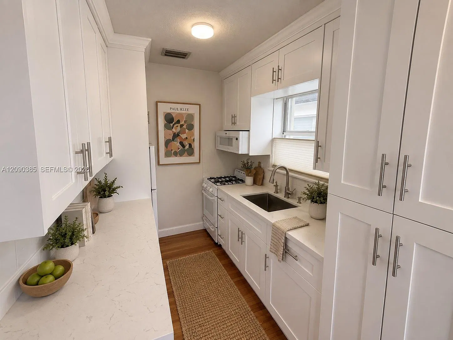 210 Mendoza Ave Condo — Photo 3