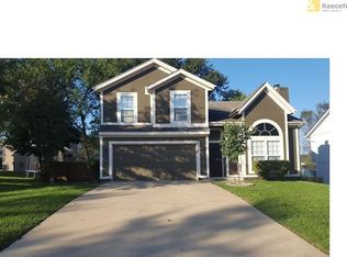 5176 Lakecrest Dr, Shawnee, KS 66218