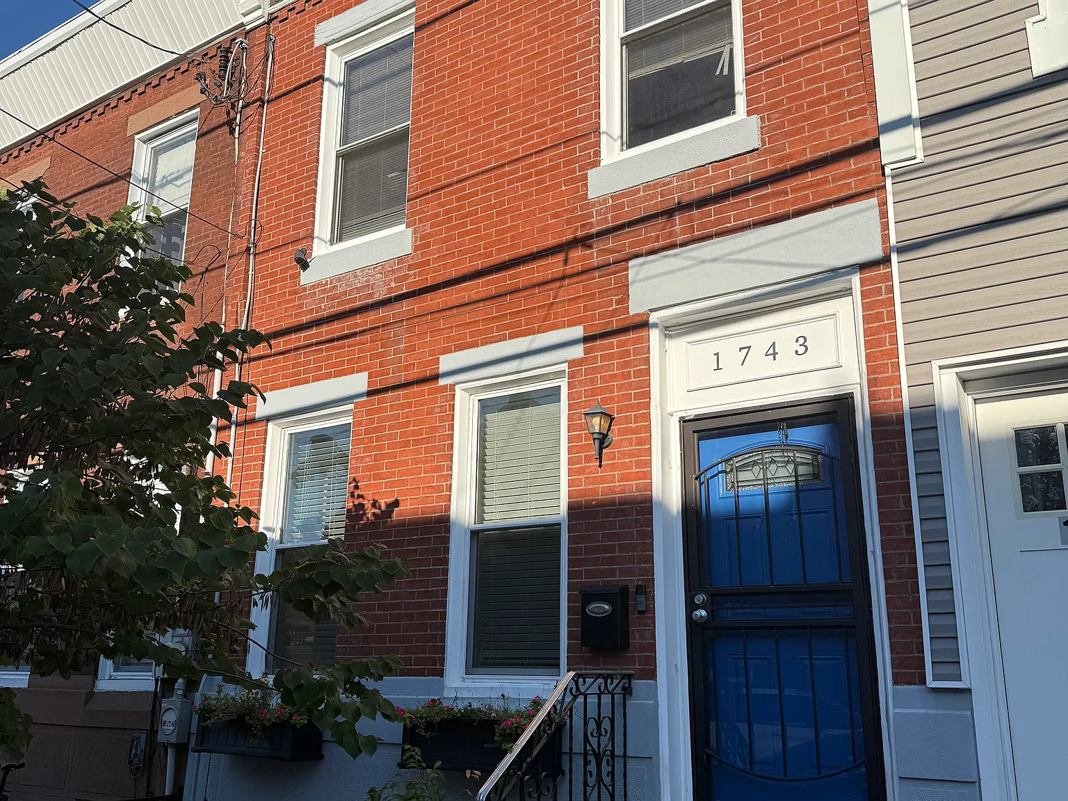 3 bed, 2.5 bath, 1450 sqft, $2,300 — Photo 1