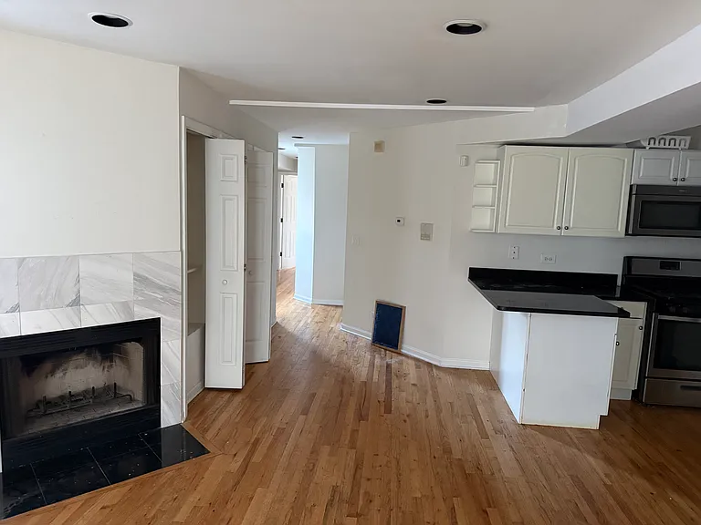 1525 W Augusta Blvd #2 — Photo 7