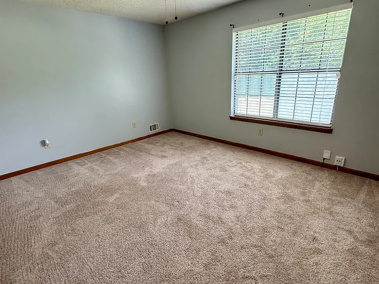 170 Chesapeake Dr — Photo 10