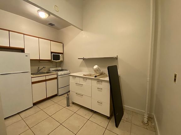 5th image of 306 W 109th St #2B