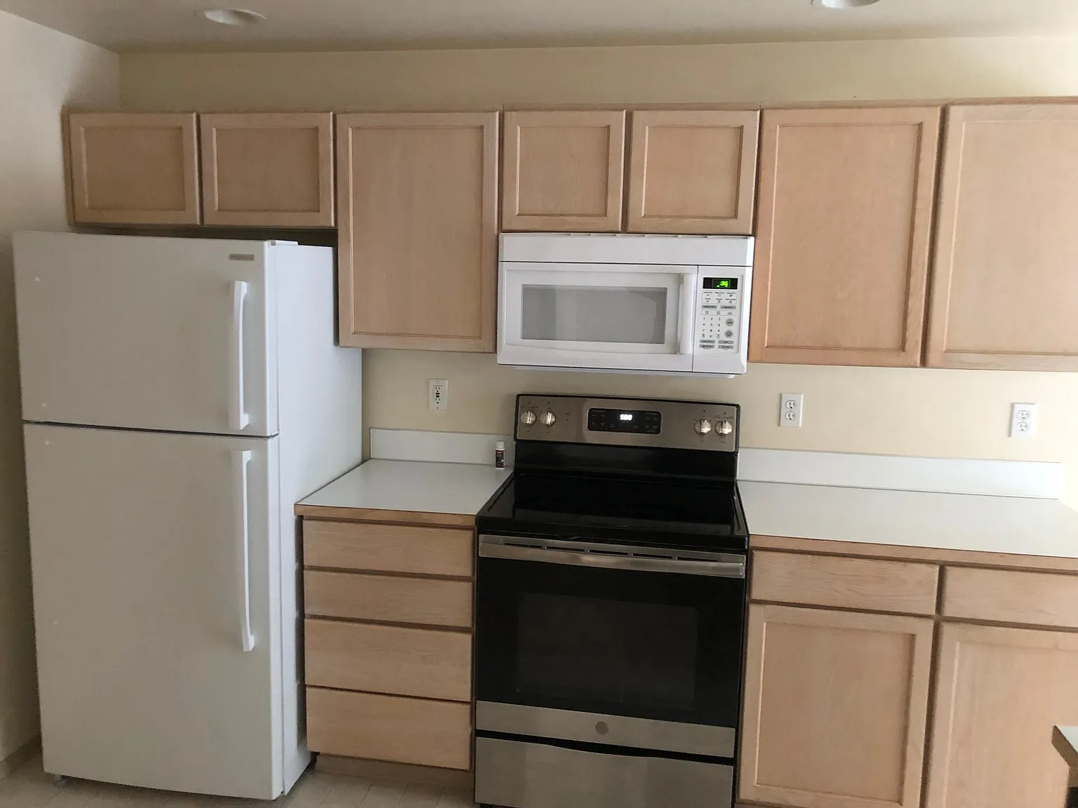 3 bed, 2.5 bath, 1343 sqft, $2,600 — Photo 2
