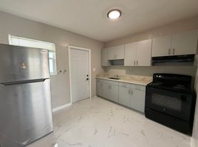 832 NW 10th St, Hallandale Beach, FL