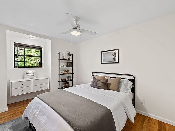 44th image of 100 Lakeview Dr